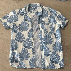 American Eagle Outfitters Blue and White Leaf Print Shirt